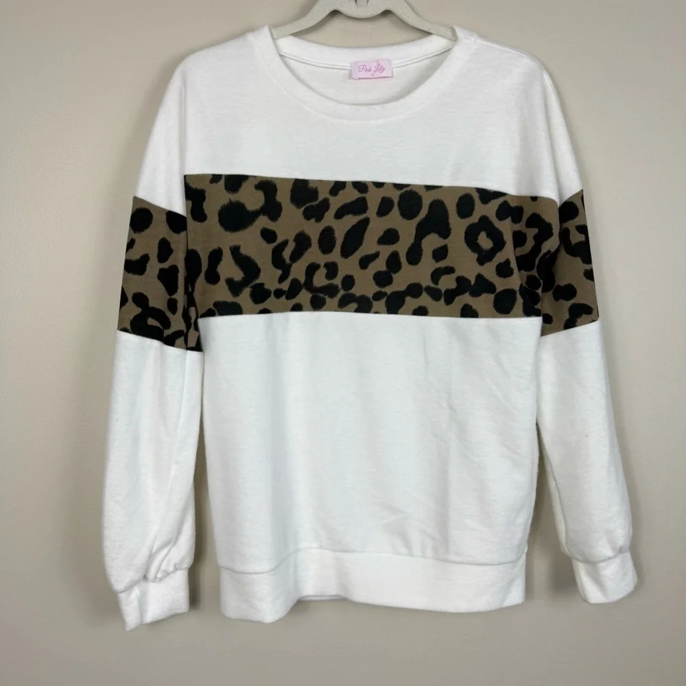 Pink Lily Sweater Womens Small Animal Print White Long Sleeve Soft Crewneck